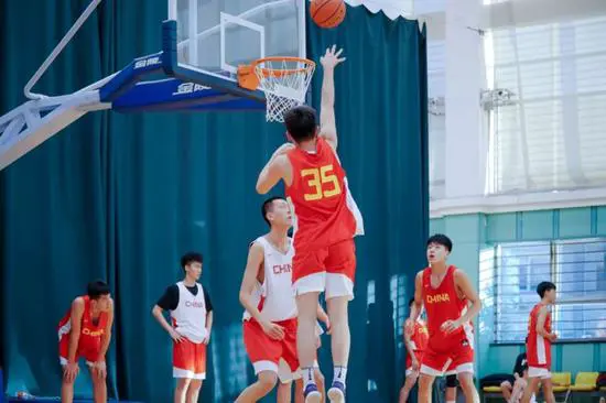 刻苦训练篮球时如何避免受伤的建议_1